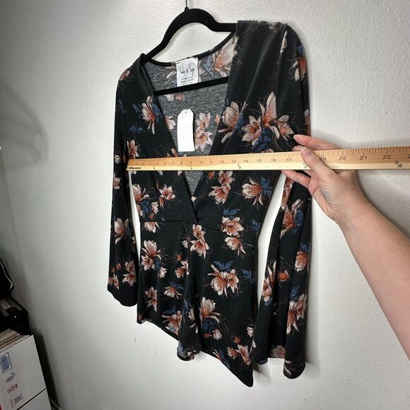 NWT Sadie & Sage Black With Peach Blue Floral Long Bell Sleeve Deep-V Romper S - Picture 5 of 13